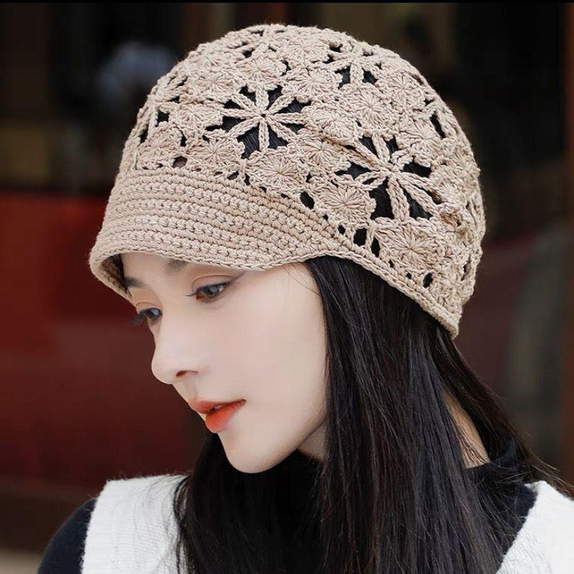 

Женская вязаная вручную шапка-бини с козырьком и ажурной вязкой, с коротким козырьком, облегающая лицо, повязка на голову, элегантная шапка, скрывающая выпадение волос One Size