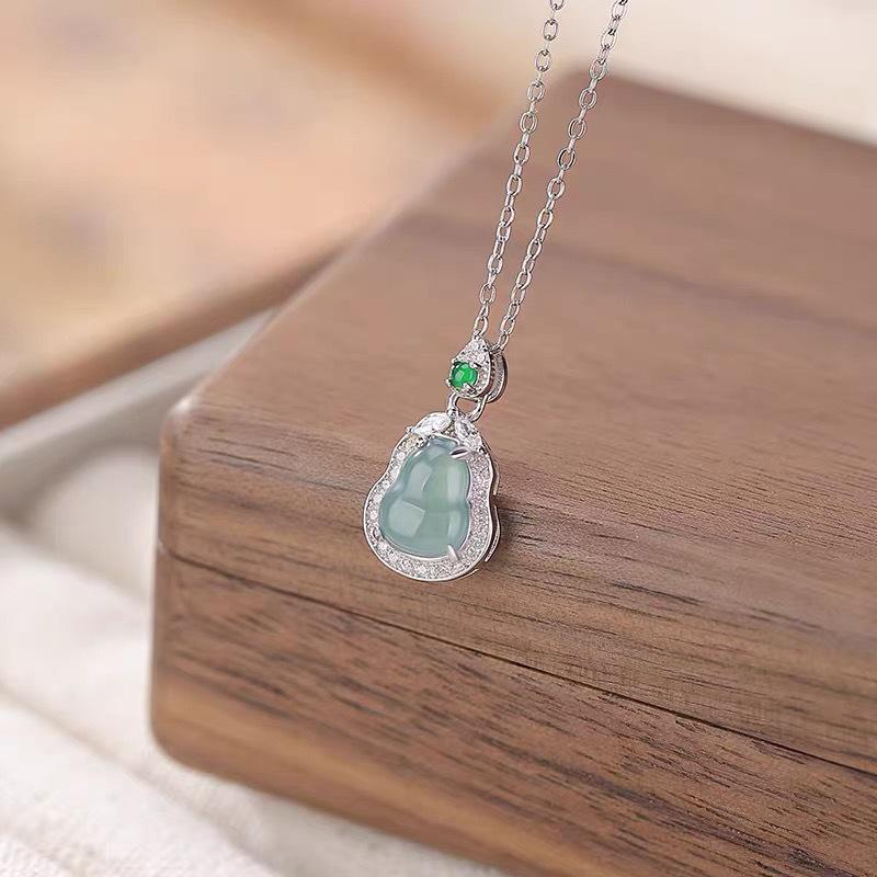Pozlacený nefritový přívěsek na náhrdelníku - Modrá voda Fu Lu Hulu design