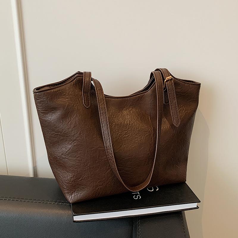 

Ретро сумка большой вместимости женская сумка 2025 новая трендовая корейская версия универсальная сумка-тоут модная на плечо рабочая сумка для поездок