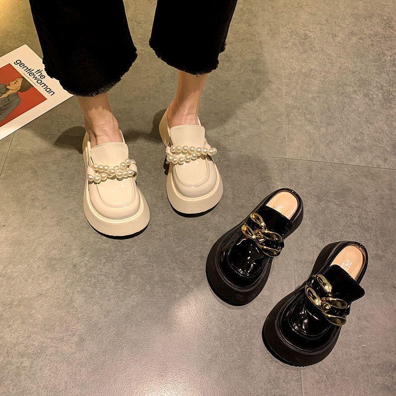 Baotou slippers women's summer models 2025 new Korean version fairy style pearl metal buckle thick sole round head small leather shoes tide