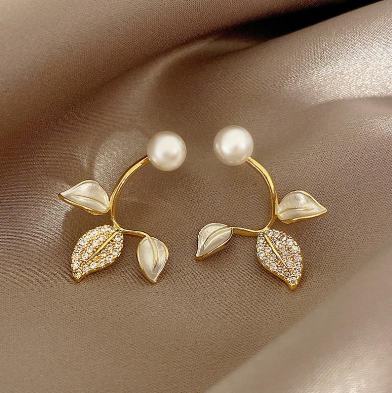 Pearl leaf earrings Korean version Mori ins temperament light luxury zircon stud earrings stall new personality temperament earrings