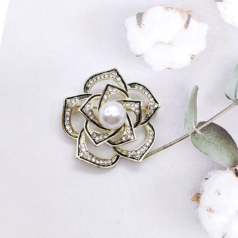 

Элегантная брошь в виде цветка с жемчугом: Роскошная женская брошь и зажим для украшений для аксессуаров для одежды