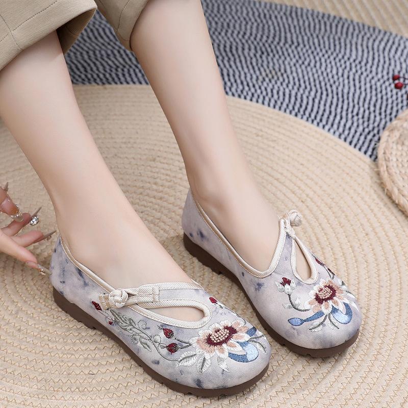 Retro National Style Hanfu Shoes Old Beijing Cloth Shoes Women's Shallow Mouth Breathable Ethnic Style Embroidered Shoes Comfortable Soft-soled Mother