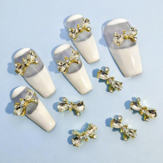 Schöner Nagelschmuck, dekorative Paste, einfach Nagelschönheit