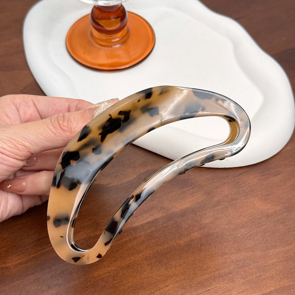 Chic Oversized Hollow Tortoise Hair Clip Classic Retro Style Acetate Claw Clip For Women