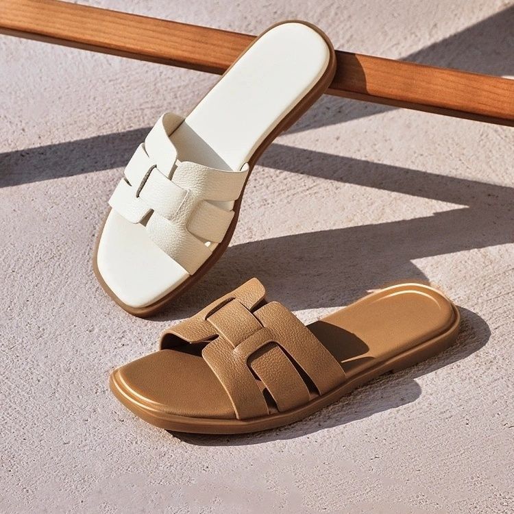 Slippers women's new summer wear casual flat bottom soft bottom word fashion versatile beach