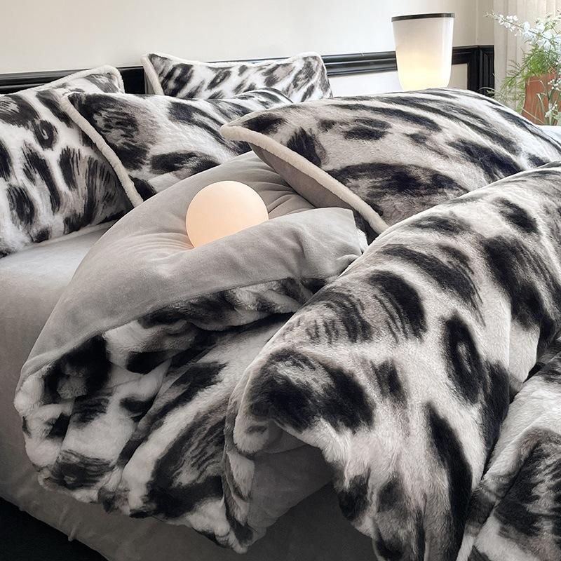Thickened Milk Fleece Bed Four-Piece Set, Fleece Bedding Coral Flannel Quilt Cover, Bed Sheet, Human Bed Hat Three-Piece Set