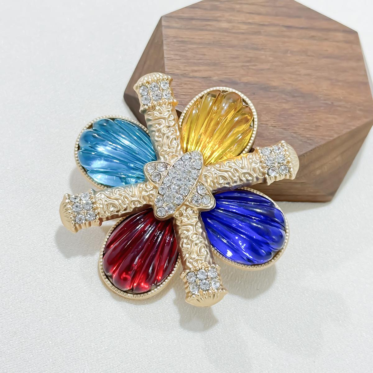 

Брошь в стиле ретро в стиле барокко с крестом для женщин, легкая роскошная ретро-брошь с бриллиантами, элитный корсаж