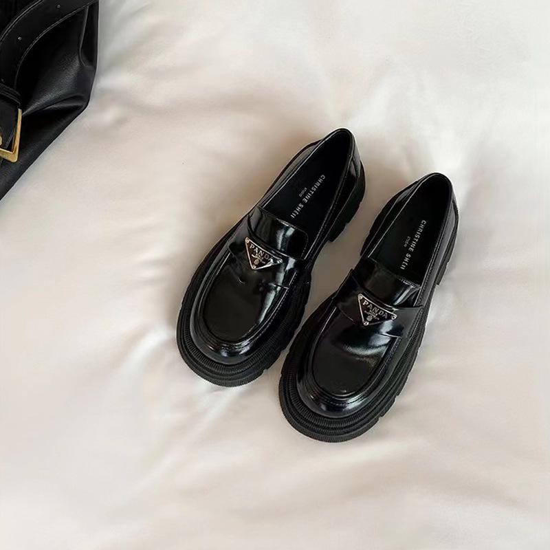 

Женские туфли Sheii Su Yinyin из натуральной кожи с круглым носком и массивным каблуком 37