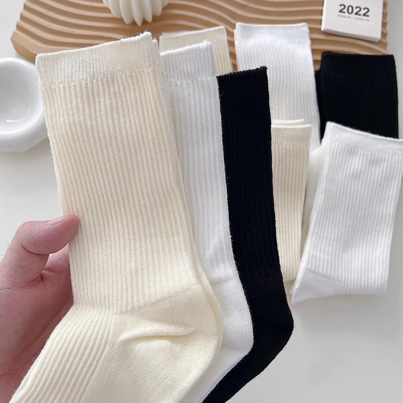 Damen Milchweiß Grobstrick Mittellange Socken mit Vertikalen Streifen, Schlankmachende Doppelnaht, Japanischer JK-Stil.