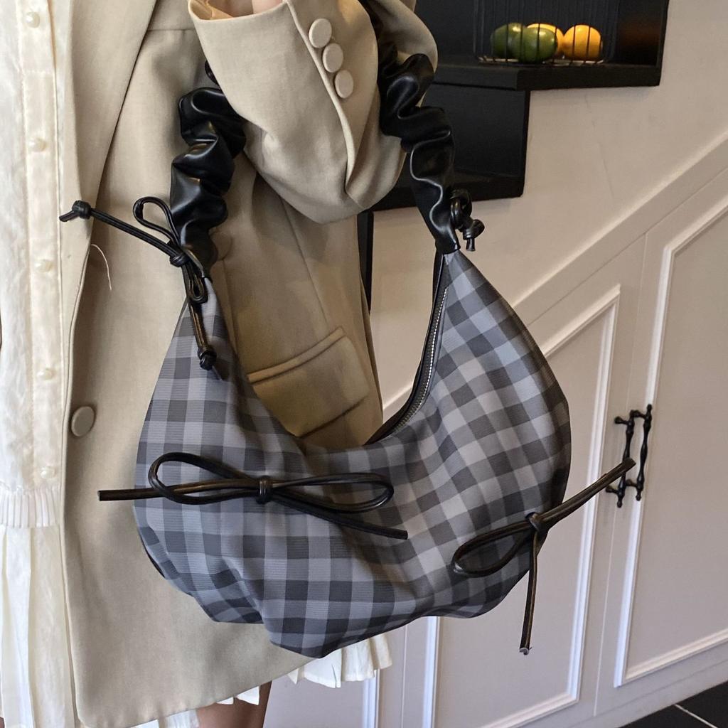 Korean Version Bow Pleated Hand Bag New Shoulder Bag Foreign Style Plaid Commuter Messenger Bag Casual Crescent Bag Tide
