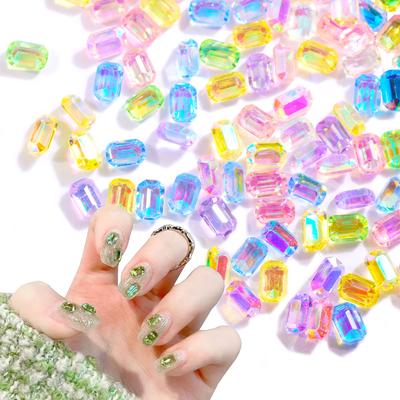 Nail art – Strass e decorazioni per unghie