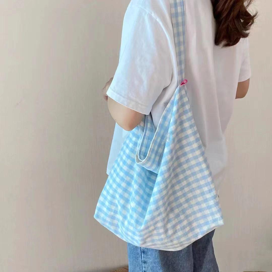 

Korean fashion style monochrome plaid shoulder bag female large-capacity student class commuting tote bag versatile cloth bag синий