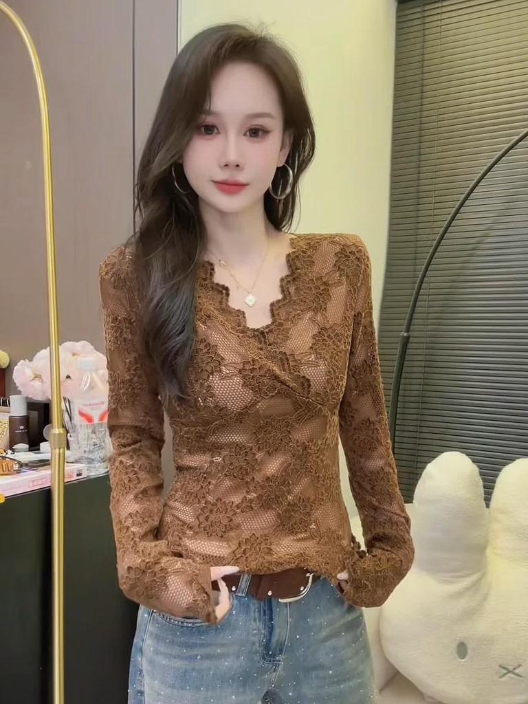 Stylish Plus Velvet Thickened Long Sleeve Lace Top - Warm, Sexy, High-End Fashion Base Layer T-Shirt for Autumn/Winter