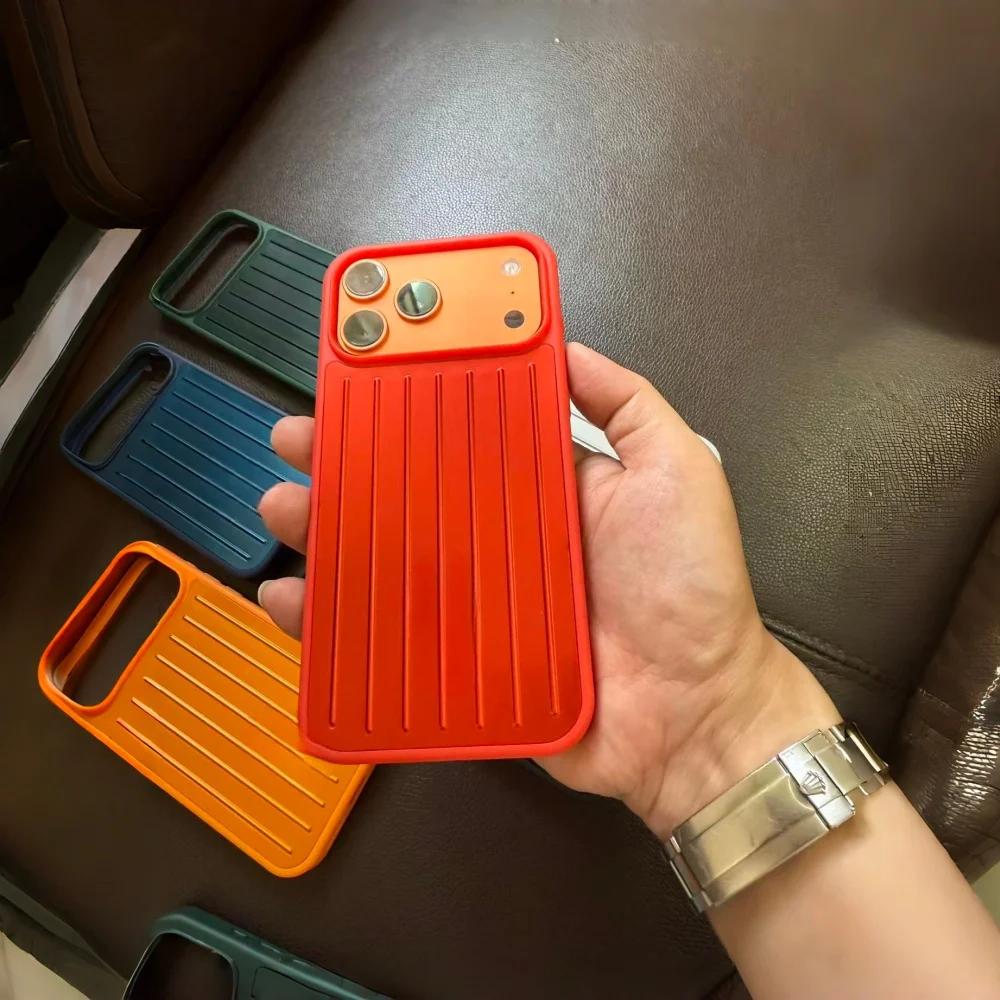 

Минималистичный Люксовый Деловая Sle Багаж Гладкий На ощупь Чехол для IPhone 17 Pro Max 16 15 Pro 14 13 Металлическая Задняя панель Ice-Sense Ударопрочный Защитный Чехол iPhone17 Pro красный