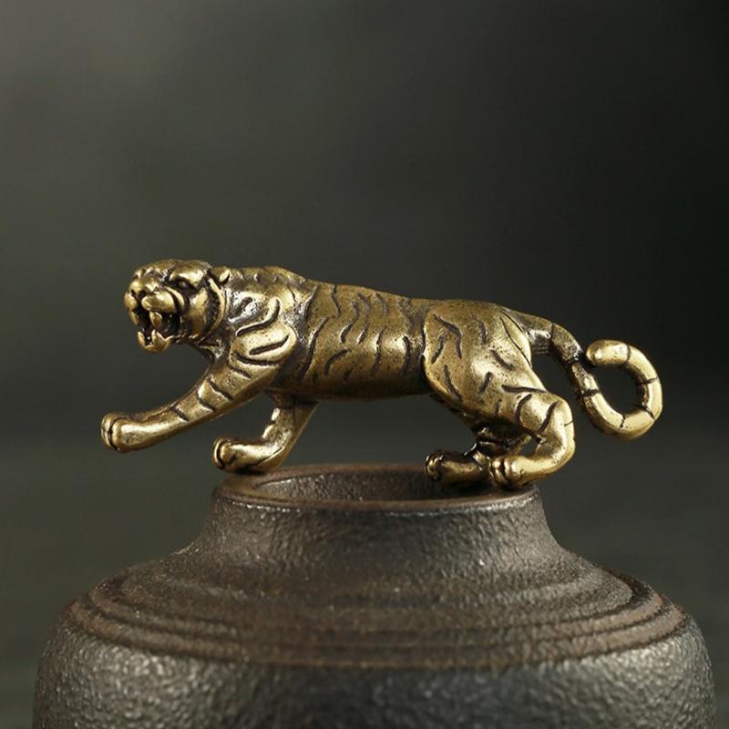 1pc Copper Tiger Small Ornaments Retro Brass Chinese Zodiac Animal Tiger Statue Figurines Keychains Pendants Antique Home Decor