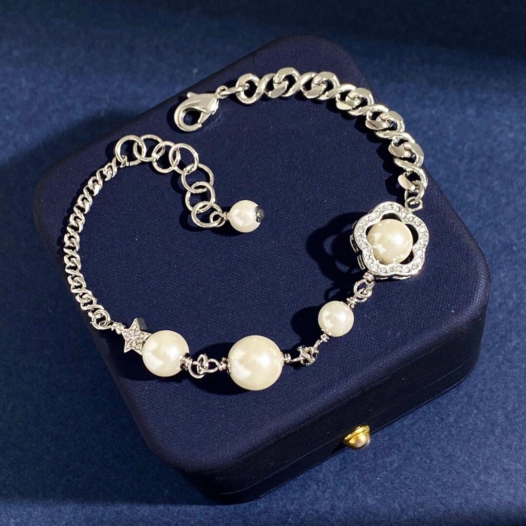 

НОВИНКА IN2023 Жемчужный тканый комплект ювелирных изделий на каждый день Изысканный банкетный тренд на день рождения Жемчужное ожерелье с цветком и бриллиантами Браслет rackley