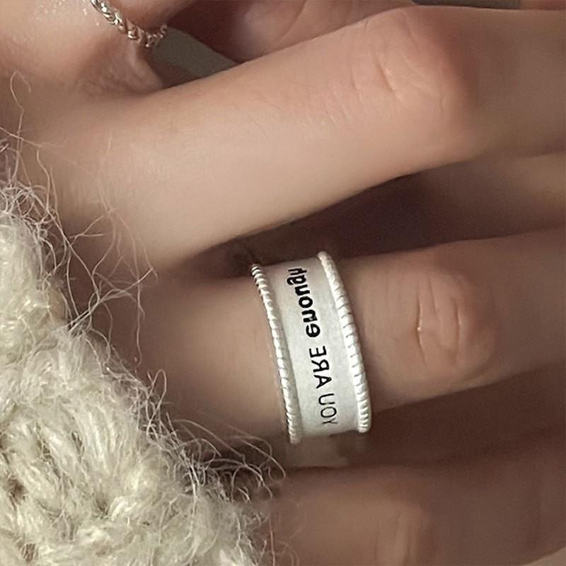 

Шикарное кольцо из чистого серебра 925 пробы в форме сердца и буквы с плетеным дизайном. Идеальные подарки для