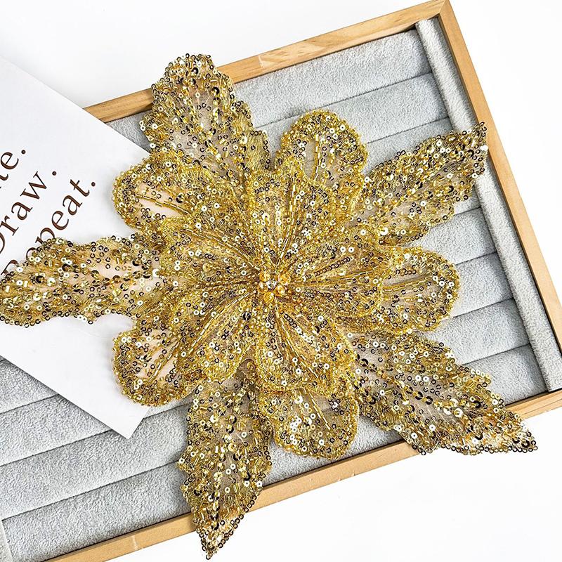 Daugiasluoksnė organza, trimatė gėlė, kristalais inkrustuota perlais su sagės aksesuarais