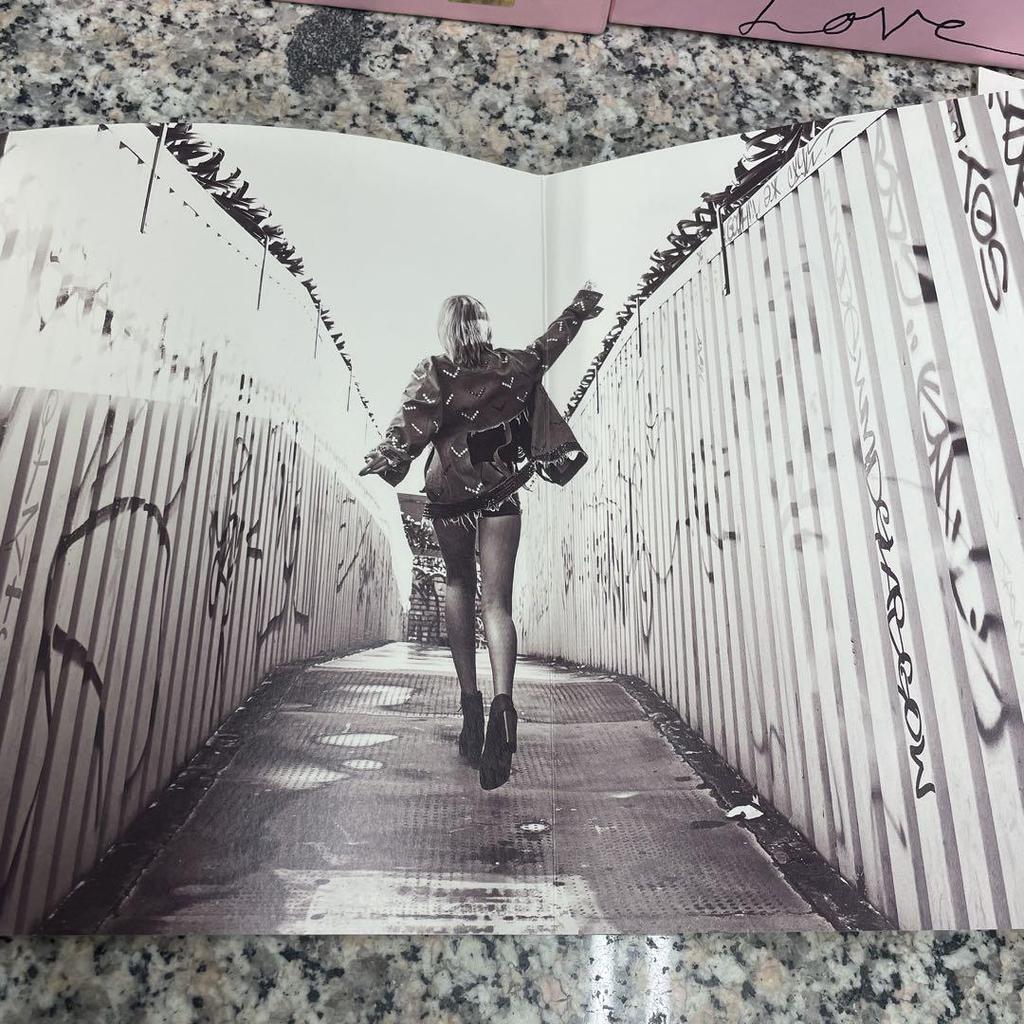 [USED] HYOLYN LOVE&HATE Hyolyn Korean CD Album Accessories Discount