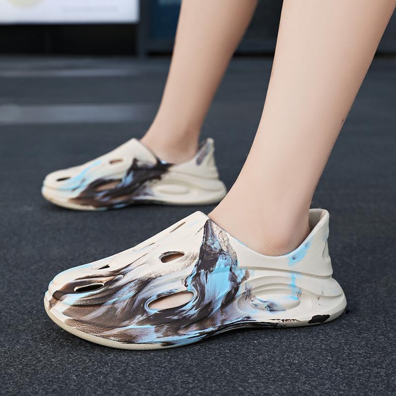 Men's women's slippers New large size Fashionable thick-soled casual sandals Comfortable breathable beach shoes for men slides