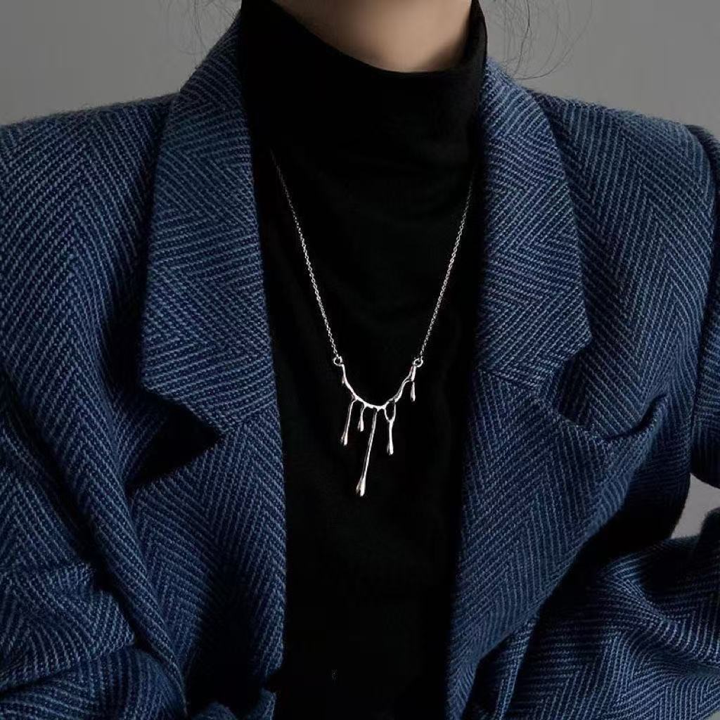 Hollow oval geometric necklace Korean simple fashion sweater chain niche versatile cold jewelry versatile
