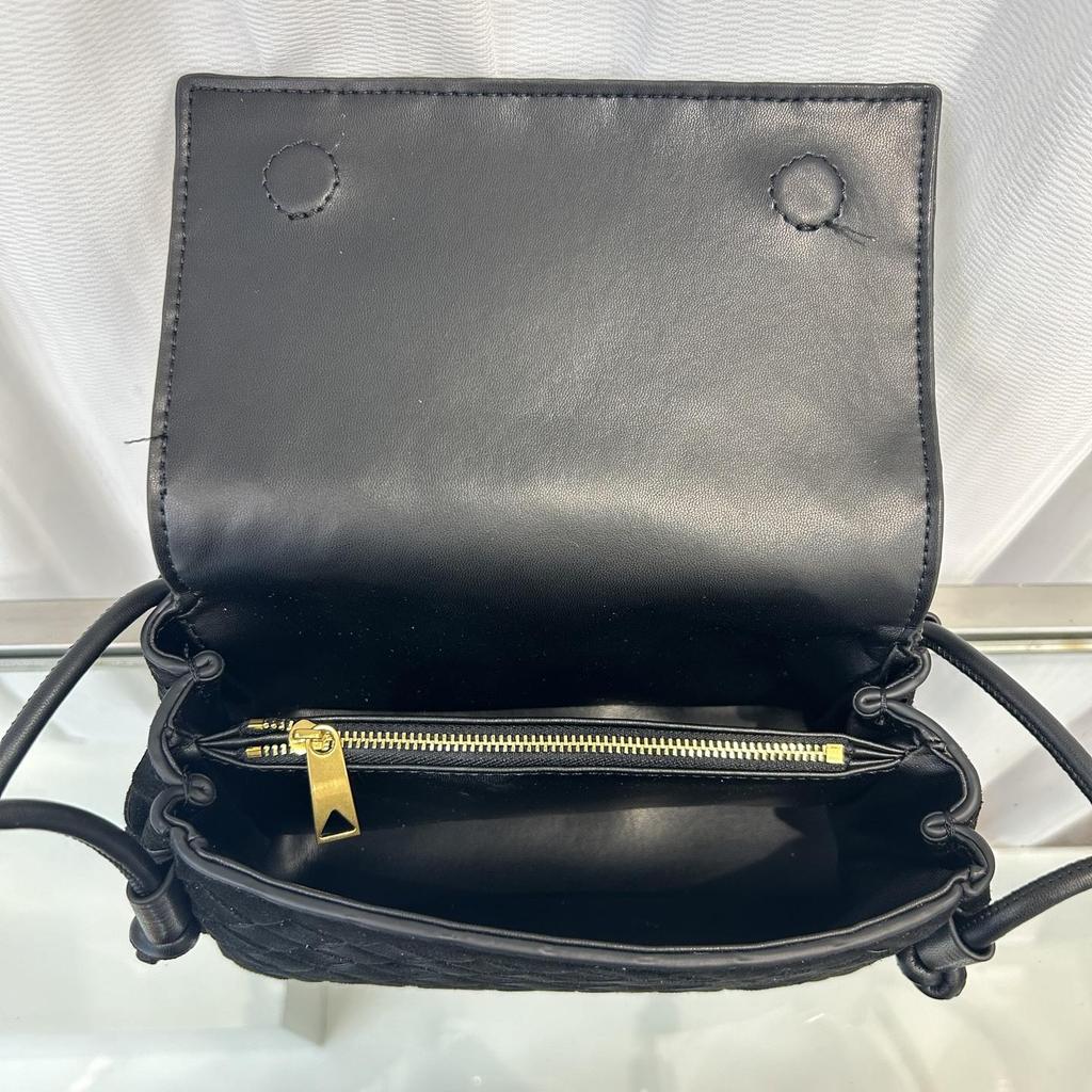 Sac bandoulière carré rétro en cuir de vachette dépoli avec bandoulière réglable