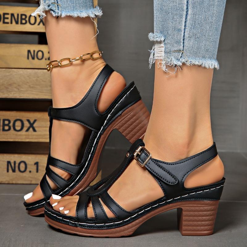 Boty s výřezy s přezkami, sandály na silném podpatku a sandály na středním podpatku