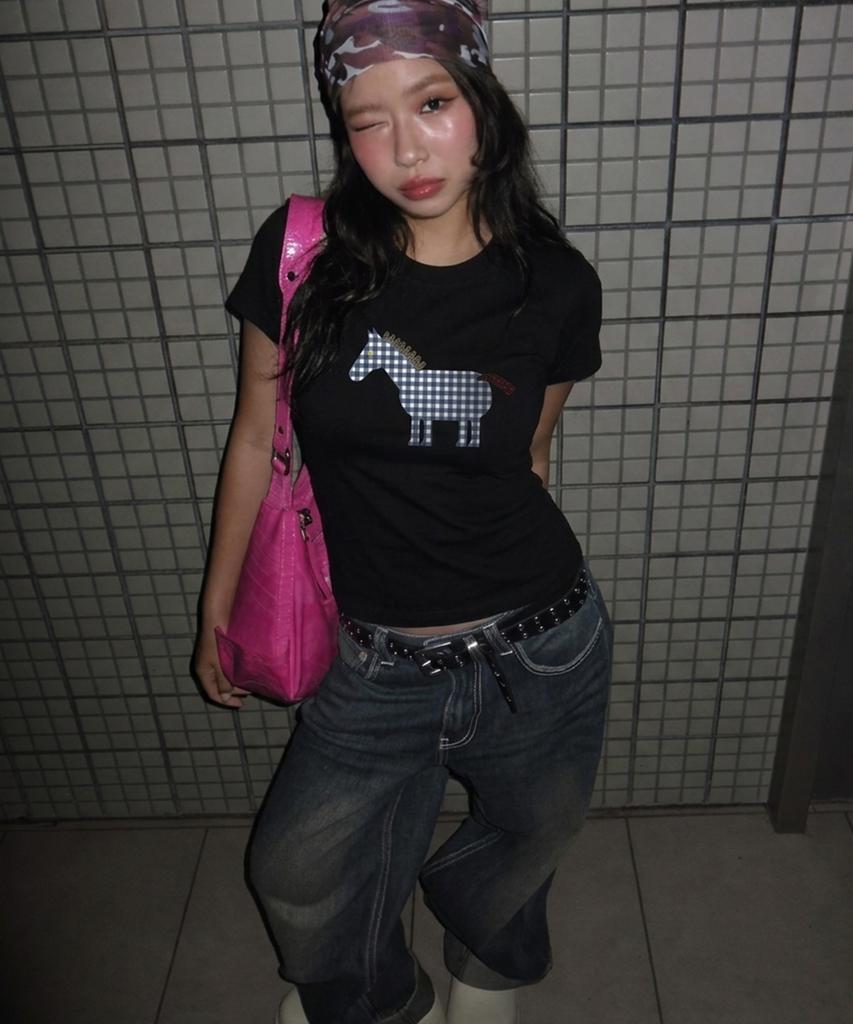 GRAVER [Unisex] Paper Pony Slim Short Sleeve Tee_Black