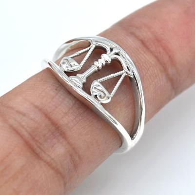 Massiver 925er Sterlingsilber-handgefertigter Schmuckring mit der Waage der Gerechtigkeit
