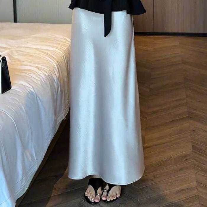 Dignified and mature beige satin high-waisted A-shaped skirt, drape and pendulum display casual skirt, new summer models S