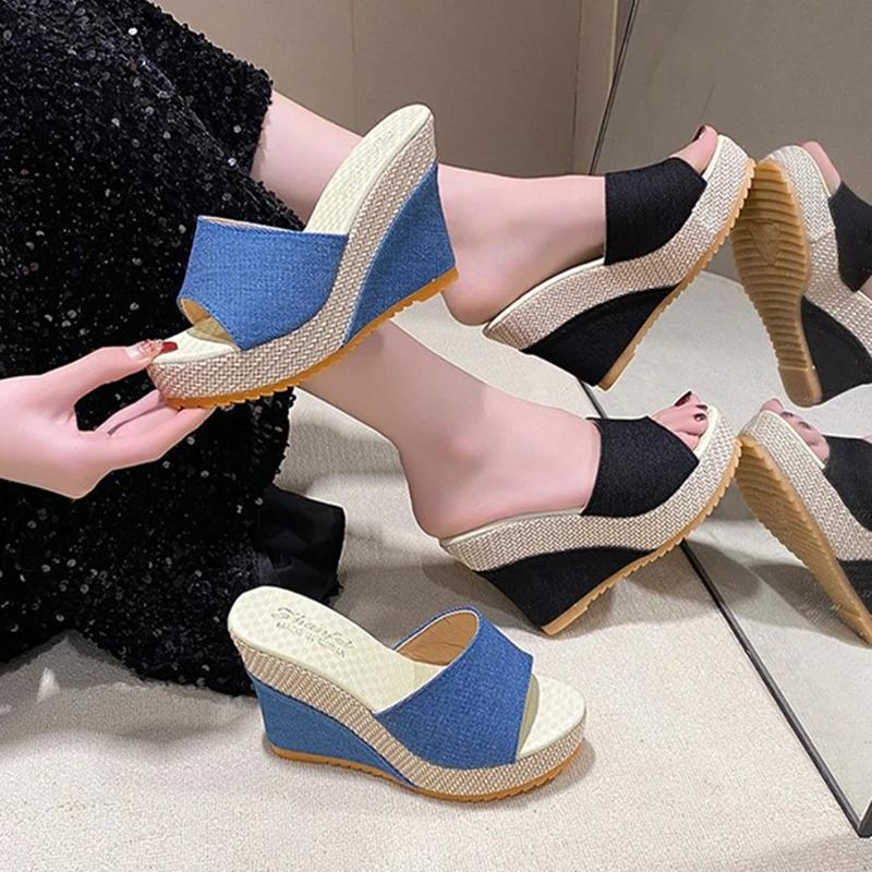 Chaussures à plateforme pour femme. Chaussures antidérapantes résistantes, décontractées et à la mode. Nouvelle collection été 2024