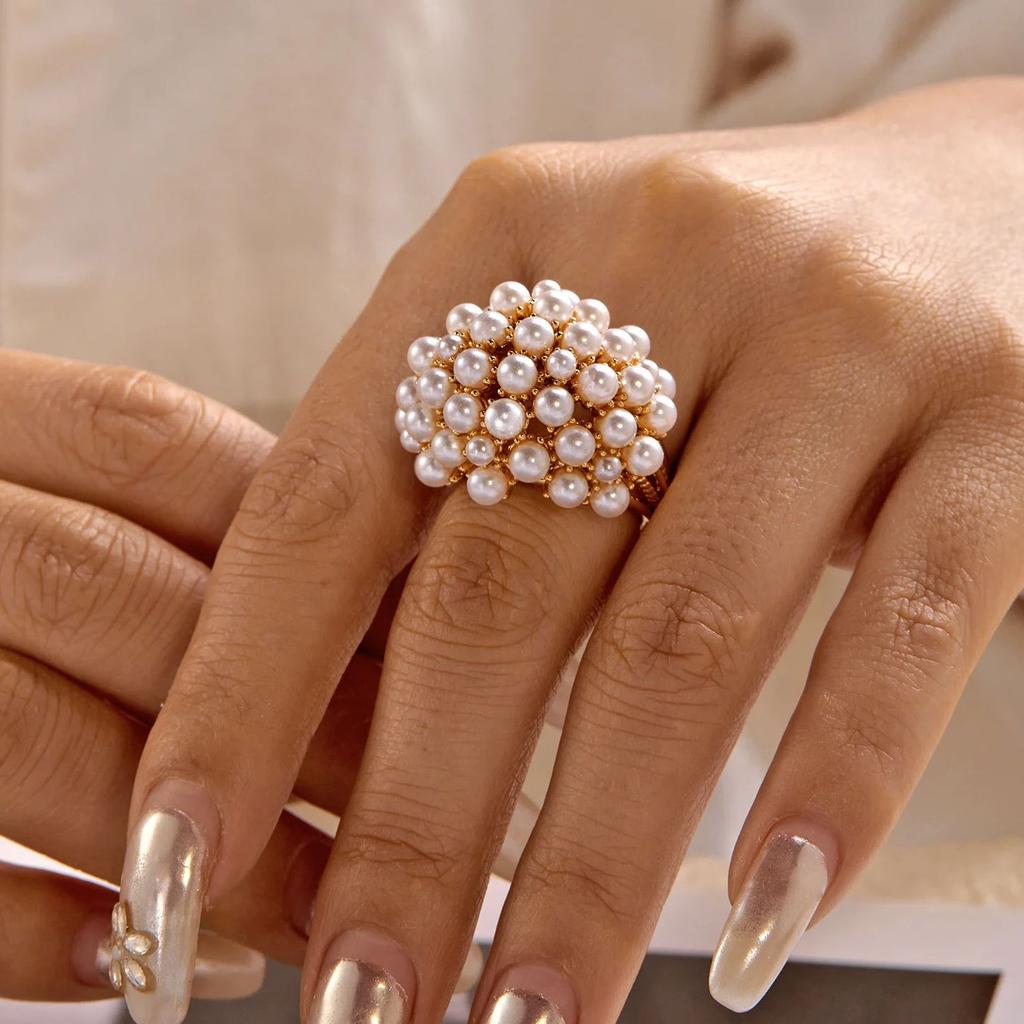Elegant Vintage Clustered Pearl Ring For Women Hollow Dome Design Imitation Pearl Finger Rings Wedding Banquet Luxury Jewelry