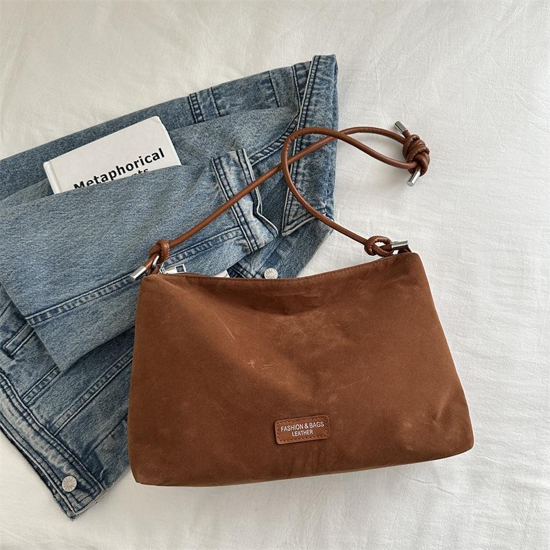 

Ретро сумка через плечо 2025 зима новая универсальная ins сумка-мессенджер нишевый дизайн тоут коричневый