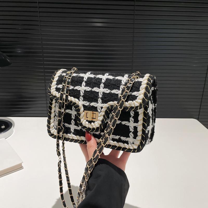 Chic Small Square Bag Stylish Shoulder Bag Trendy Minimalist Korean Womens Handbag