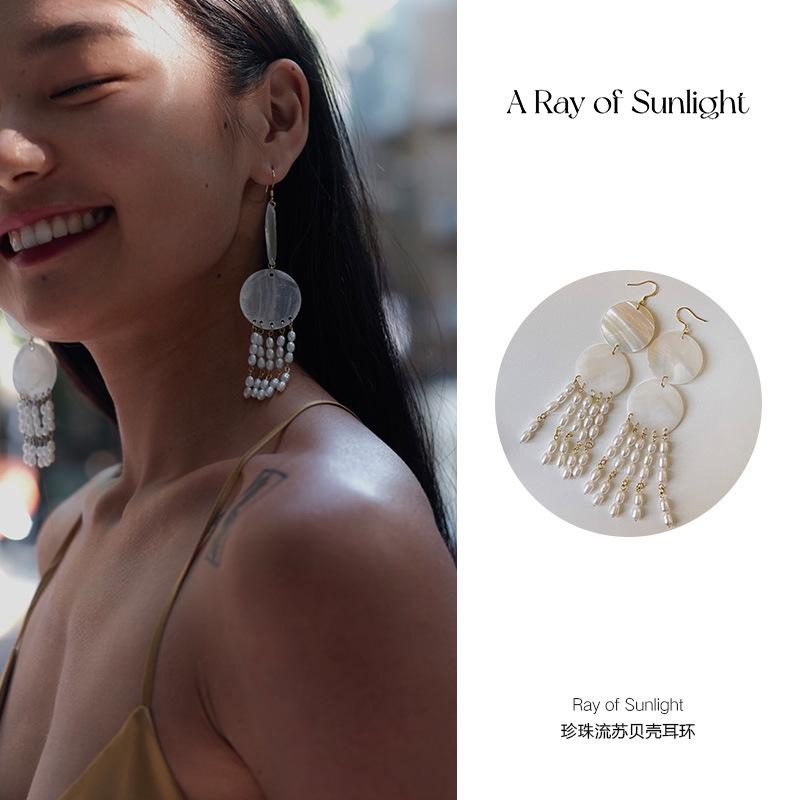 Round shell pearl fringed earrings retro light luxury temperament ear hook fashion versatile high sense earrings women
