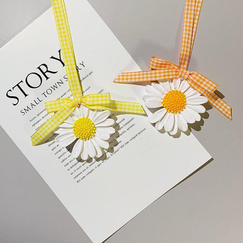 

Stone Car Hanging Ornament Car Fragrance Interior Decoration for Women Ins Internet Celebrity Rearview Mirror Hanging Decoration Exquisite Sunflower Little Daisy(Orange)(Send Essential Oil)