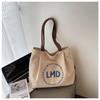 Single shoulder women's new tote bag, student make-up bag, portable go out and light go to work, single shoulder commuter bag
