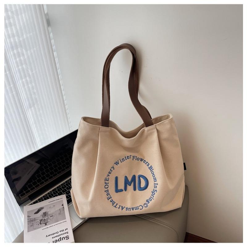 Single shoulder women's new tote bag, student make-up bag, portable go out and light go to work, single shoulder commuter bag