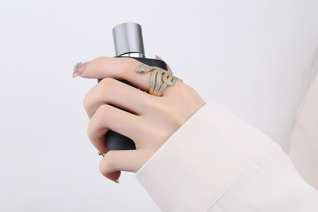 Trendy Unisex Luxury Snake-Shaped Diamond Ring: Exaggerated Hip Hop Style