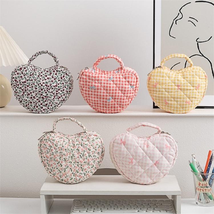 Florals Heart Makeup Organizers Quilted Water Resistant Cosmetic Bag for Travel Portable Toiletry Storage Women Use
