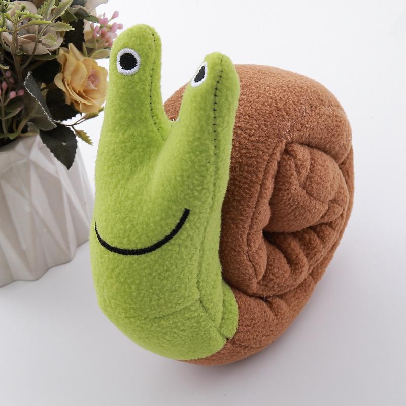 

Snail shaped dog and cat toys, pet products, pet supplies, mats to hide food odors, training puzzles, and fun sniffing toys зелёный