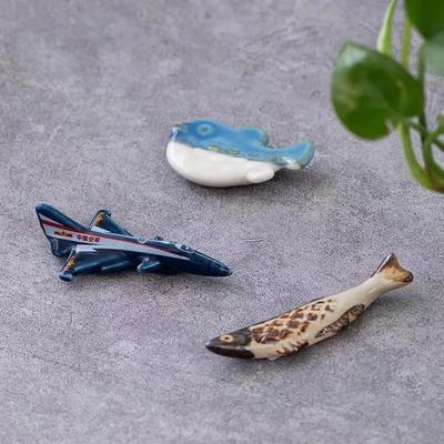 Artigianato Ceramico Stile Giapponese Porta Bacchette Squisito Porta Bacchette Creativo Animale Aereo o Pesce Saury Piccolo Supporto per Ornamenti