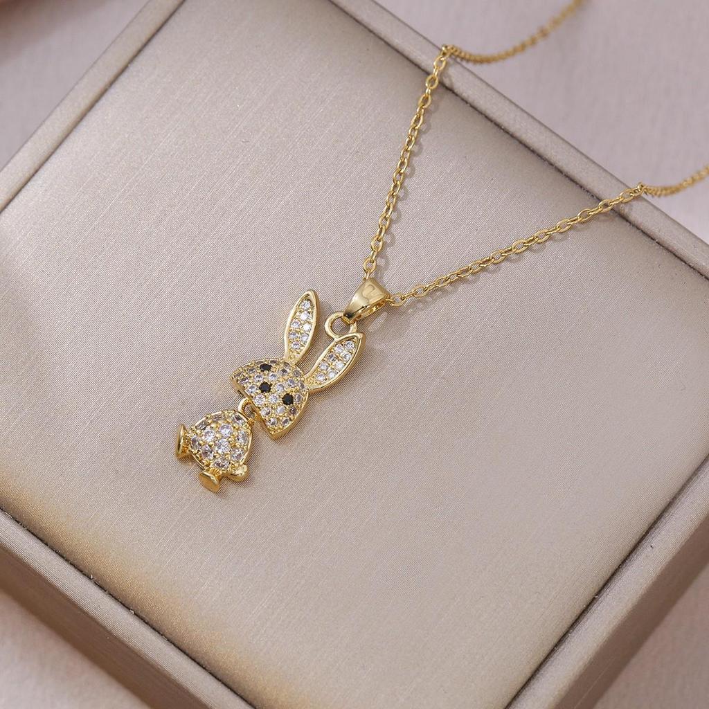 Women's Fashion Heart Pendant Necklace - Elegant, Simple Design, Versatile Clavicle Chain Jewelry