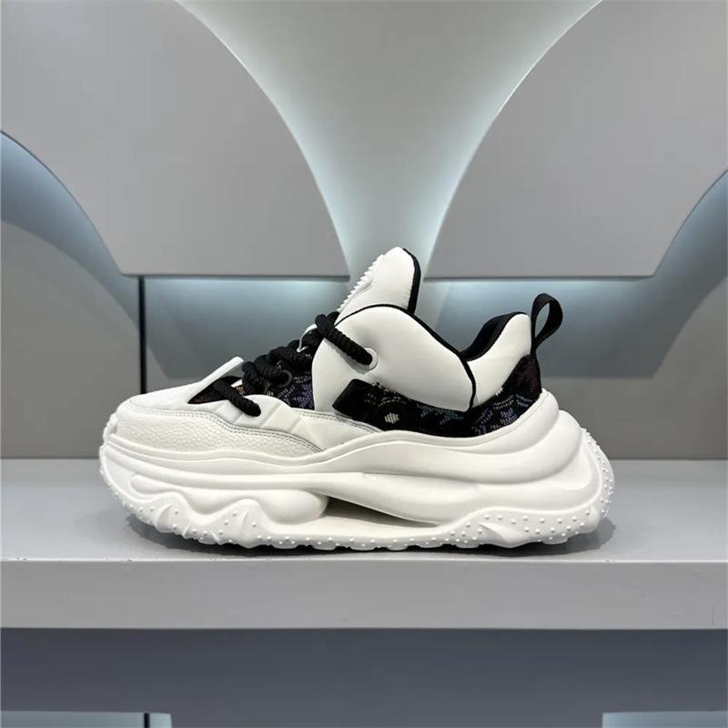 Herbst neue Papa-Schuhe Druck Stickerei Hohlsohle Sportliche Freizeitschuhe Plateau Trend BJD