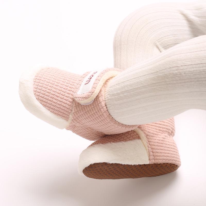 Unisex kojenecké bavlněné boty a ponožky proti pádu: Protiskluzné, sametem podšité, měkkosolové pre-walker pro zimu (0-1 rok)