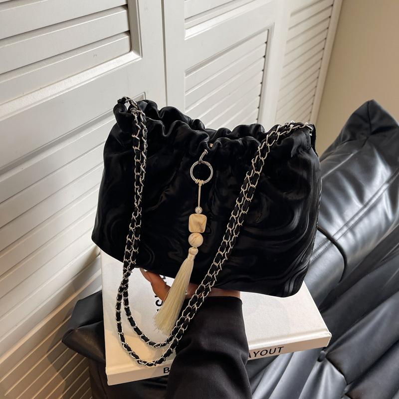 

Новый темперамент и модный дизайн Одноплечевая сумка кроссбоди Модная однотонная сумка кроссбоди с ретро-текстурой на шнурке