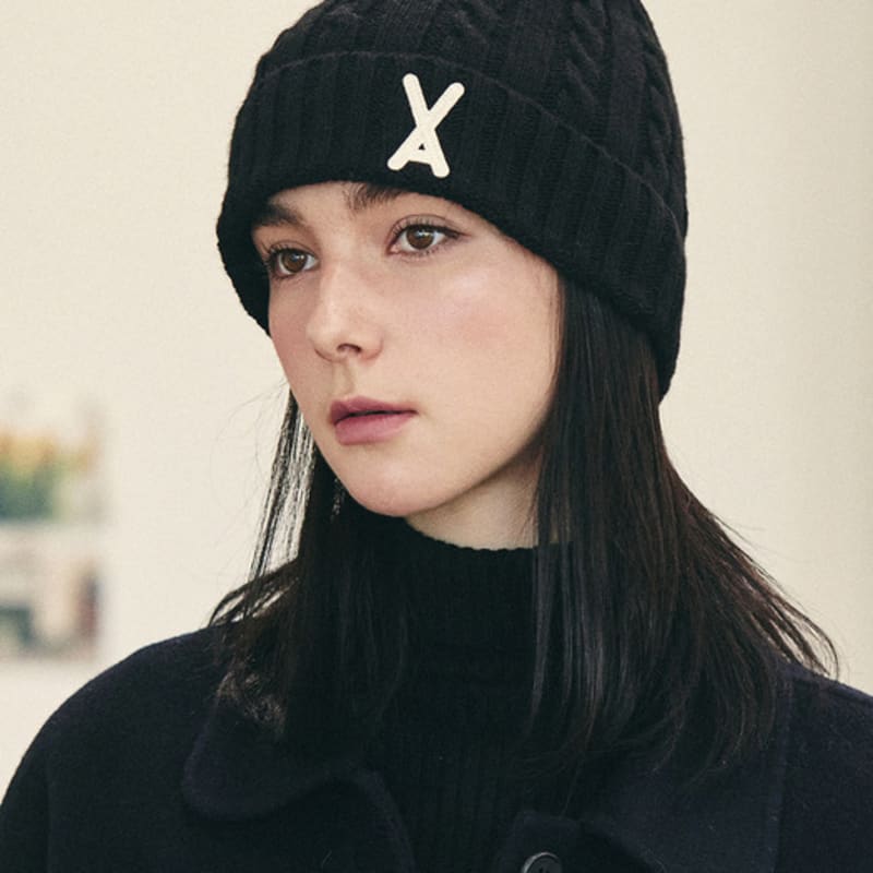 

VARZAR VA Аппликация Вязаная шапка с косами Черная FREE