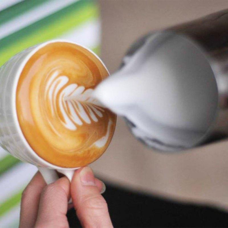 Dzbanek do spieniania kawy ze stali nierdzewnej z nadrukiem girlandy do espresso