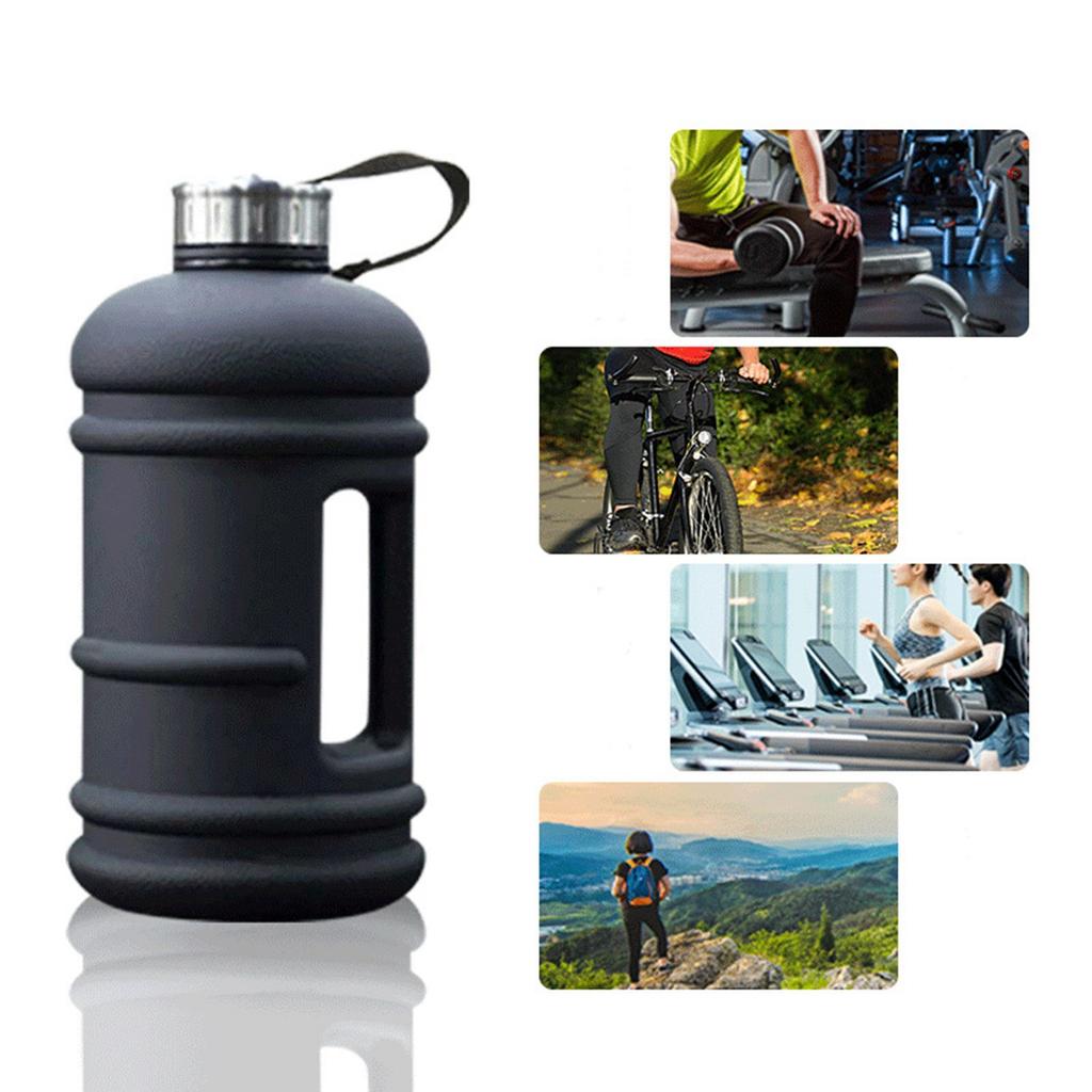 Schwarzer Outdoor-Sport-Fitnessbecher Tragbar Große Kapazität Wasserbecher 2,2L Überdimensionierte Plastik-Wasserflasche
